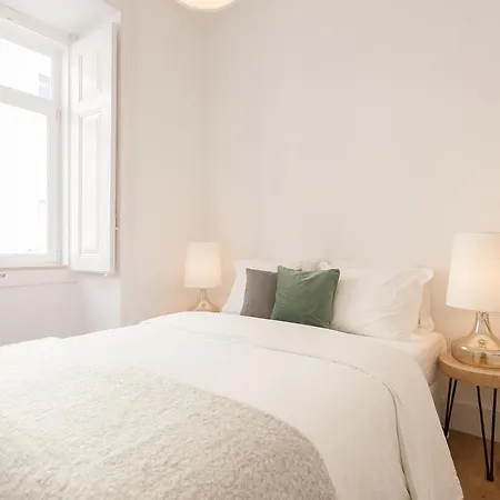 Your Santa Apolonia Apartament *