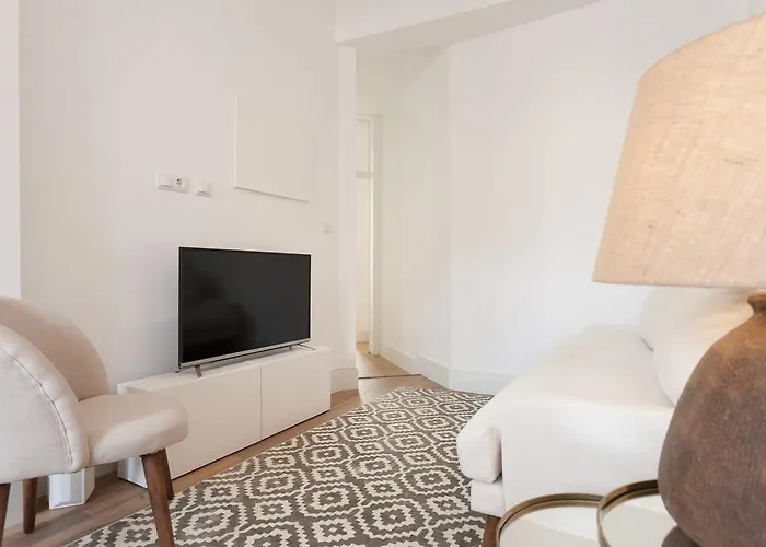 Your Santa Apolonia شقة