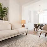 Apartament Your Santa Apolonia *